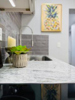 3BR Oasis DT ORL, Full Kitchen & Fenced Yard! - 7