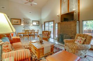 Peaceful Helotes Cabin Fire Pit, 9 Mi to Old Town - Helotes - 9
