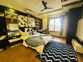 Taraangan Luxurious Mountain View Villa With Huge Pool And Lawn Area - Lonavala - 5