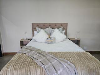 The Central Suite - Vosburg - 4