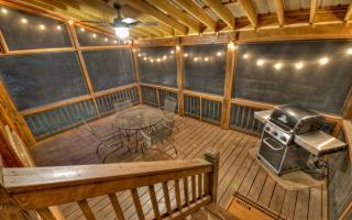 Four Seasons Wood-burning fireplace cozy hot tub comfy beds - Blue Ridge - 8