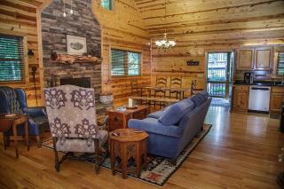 A Little Bit of Heaven Swim in the creek soak in the hot tub and relax in comfort - Copperhill - 1