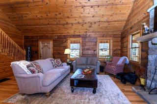 Deer Haven by AvantStay Cabin w Pond Waterfall - Saluda - 6