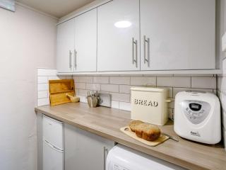 3 Bed in Sheffield 81249 - Sheffield - 2