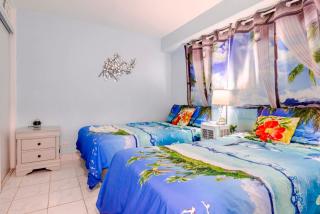 WAIKIKI 2 BEDROOMS, 1 BATH, FREE PARKING, SLEEP 6 - Honolulu - 1
