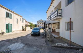 1 Bedroom Cozy Apartment In Betina - Betina - 4