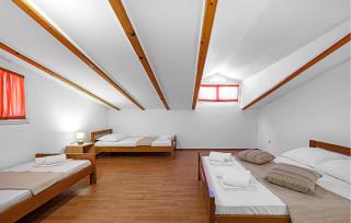 1 Bedroom Cozy Apartment In Betina - Betina - 7
