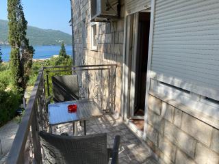 Vila Ćorović - Kumbor - 1