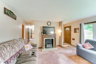 8 Mi to Cleveland Family Home with Fenced Backyard! - Brooklyn - 6
