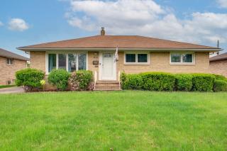 8 Mi to Cleveland Family Home with Fenced Backyard! - Brooklyn - 8