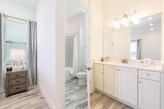 The Tiki Room - Beautiful Two Bedroom Cottage Near Disney With Margaritaville Resort Island H20 Waterpark Access - 2954Sr - Orlando - 1