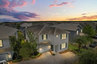 6 Bedrooms 5 Bathrooms Storey Lake 4792 Kc - 0