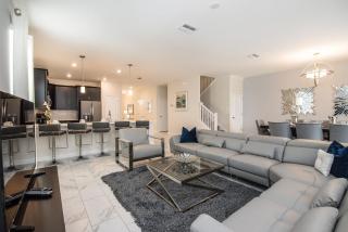 Last Minute Disney Getaway! Private Pool, Hot Tub & Games Room. Book Now! #16402 - Davenport - 1