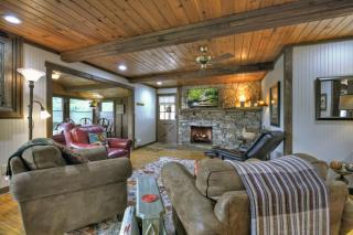 Fireside Bluff - Relax around the fire with lush views - Mineral Bluff - 7