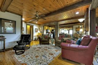 Fireside Bluff - Relax around the fire with lush views - Mineral Bluff - 5