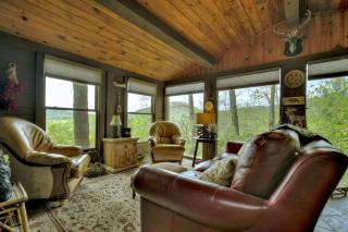 Fireside Bluff - Relax around the fire with lush views - Mineral Bluff - 4