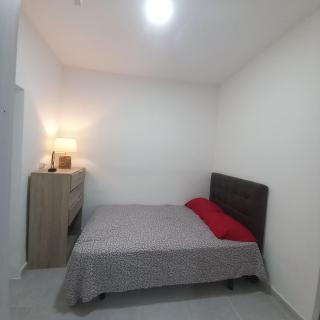 Clavelina Economy Room calle Julio Antonio - Alicante - 5