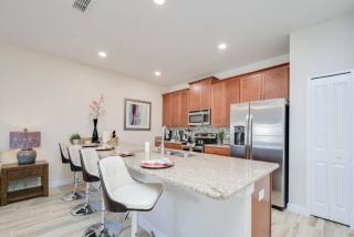 Last Minute Disney Getaway! Private Pool, Hot Tub & Games Room. Book Now! #17066 - Kissimmee - 4