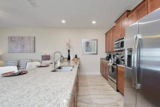 Last Minute Disney Getaway! Private Pool, Hot Tub & Games Room. Book Now! #17066 - Kissimmee - 3