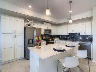 Last Minute Disney Getaway! Private Pool, Hot Tub & Games Room. Book Now! #39944 - Kissimmee - 1