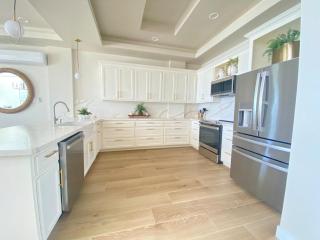 Styles Beach 1A Beachfront Luxury Condo with Pool - San Pedro - 2