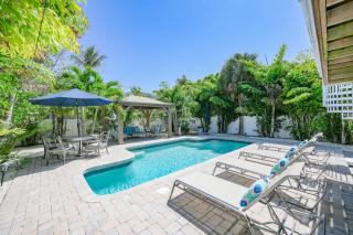 Decked Out - Stunning Home Huge Sunny Resort Style Heated Pool Walk to Pine Ave Beach - Anna Maria - 0