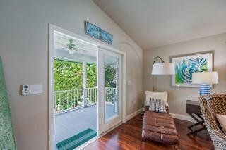 Decked Out - Stunning Home Huge Sunny Resort Style Heated Pool Walk to Pine Ave Beach - Anna Maria - 3