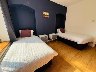 Welbeck House, close to Swansea Central - - 4