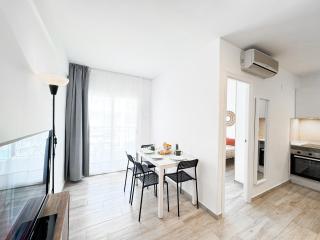 NUEVO, a 50 metros de la playa y con vistas al mar - 1