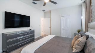 Last Minute Disney Getaway! Private Pool, Hot Tub & Games Room. Book Now! #48921 - Kissimmee - 1