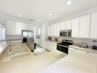 Last Minute Disney Getaway! Private Pool, Hot Tub & Games Room. Book Now! #92429 - Kissimmee - 5