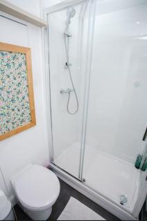 Town Centre Oasis with Two Hot Tubs - Cheltenham - 1