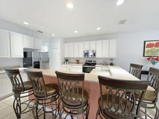 Last Minute Disney Getaway! Private Pool, Hot Tub & Games Room. Book Now! #92429 - Kissimmee - 3