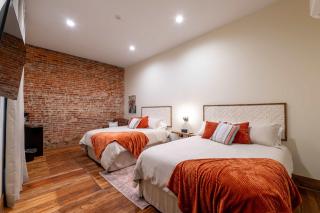 Cozy Corner - Room 5 - - 9