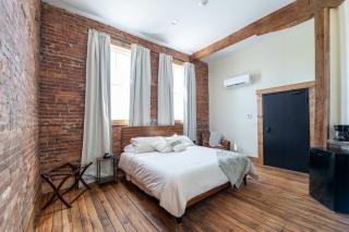 ADA Suite - Room 6 - - 0