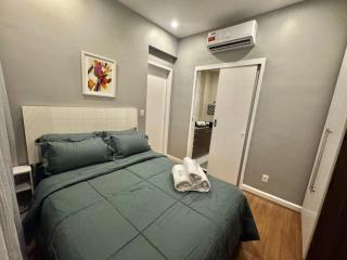 Lindo Apartamento na Quadra da Praia P.F 19-405 - Río de Janeiro - 0