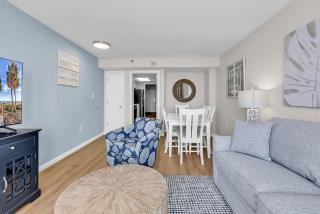 Stylish 1BR Newly Renovated Sandy Beach Escape - Myrtle Beach - 8