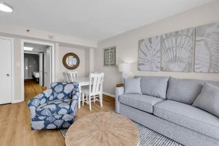 Stylish 1BR Newly Renovated Sandy Beach Escape - 9