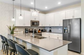 Last Minute Disney Getaway! Private Pool, Hot Tub & Games Room. Book Now! #65965 - Kissimmee - 1