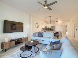 Last Minute Disney Getaway! Private Pool, Hot Tub & Games Room. Book Now! #88019 - Kissimmee - 4