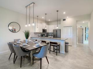 Last Minute Disney Getaway! Private Pool, Hot Tub & Games Room. Book Now! #88019 - Kissimmee - 2