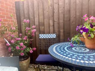 Entire Two Bed Coach House Super King Beds Turn into singles - Countess Wear - 0