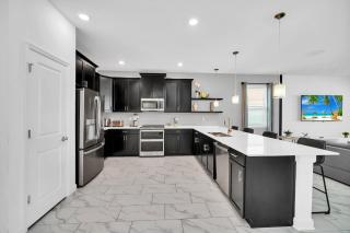 Last Minute Disney Getaway! Private Pool, Hot Tub & Games Room. Book Now! #85889 - Kissimmee - 1