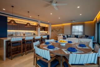 4BR Luxury Beachfront Apt w/ Heated Pool - Isla Mujeres - 1