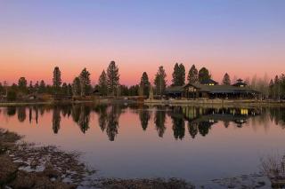 Klamath by AvantStay Gorgeous Mountain Home w Fire Pit Spa Lake Views - Bend - 9