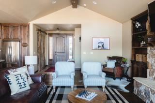 Klamath by AvantStay Gorgeous Mountain Home w Fire Pit Spa Lake Views - Bend - 4