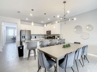 Last Minute Disney Getaway! Private Pool, Hot Tub & Games Room. Book Now! #98287 - Kissimmee - 2