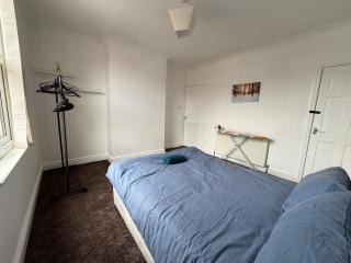 Leeds Serviced Accommodation - Apartments - 3 Bed House-Close To Centre -M621 & M1 - Contractors - Business Travellers - Families - Beeston - 7