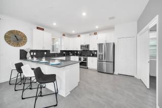 Last Minute Disney Getaway! Private Pool, Hot Tub & Games Room. Book Now! #92373 - Davenport - 1