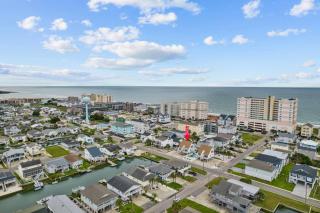 Newly Renovated! Sleeps 12 | one block to beach - Myrtle Beach - 7
